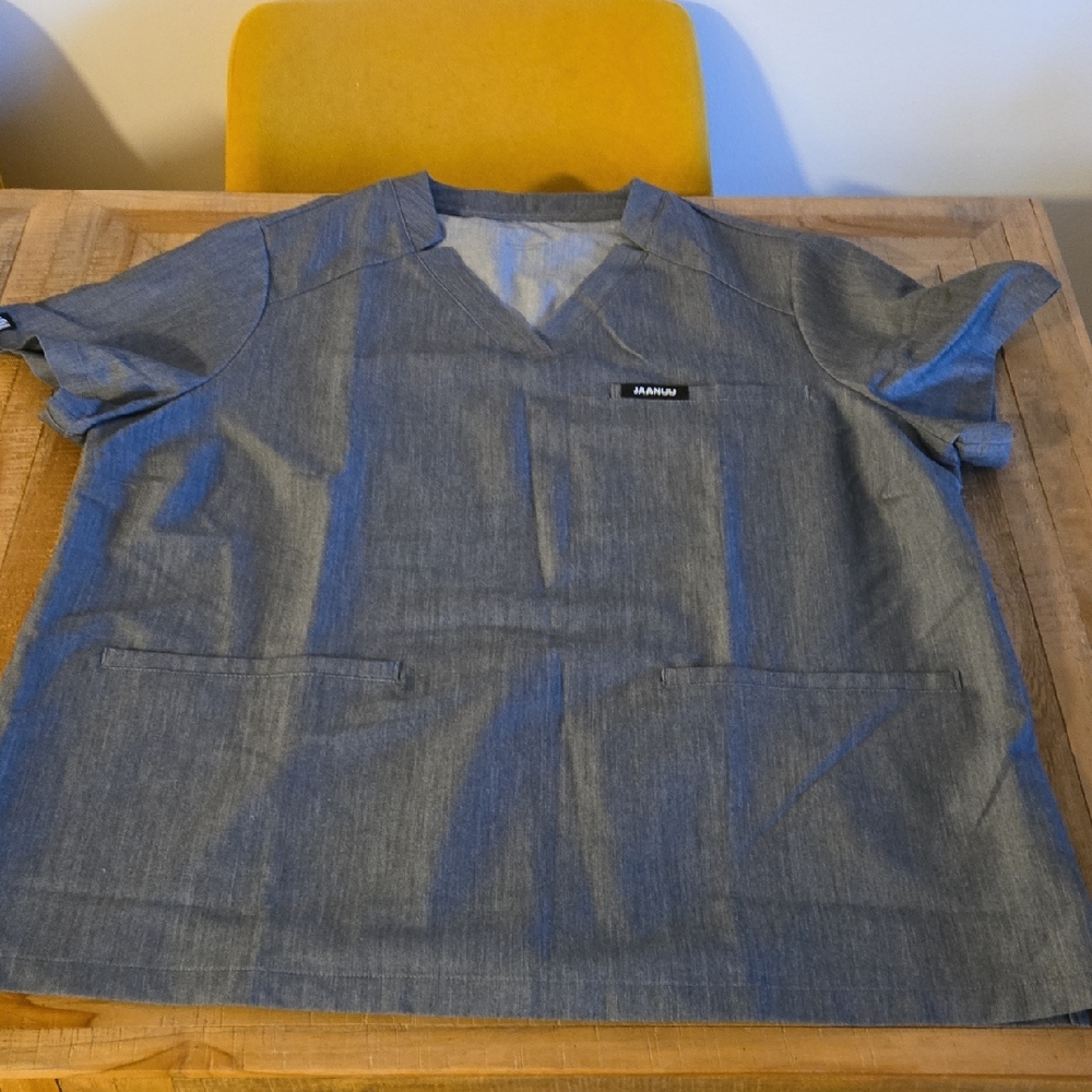 Jaanuu Gray Women' Short Sleeve Scrub Top Shirt Dize XL Fits US 14-16 Size.